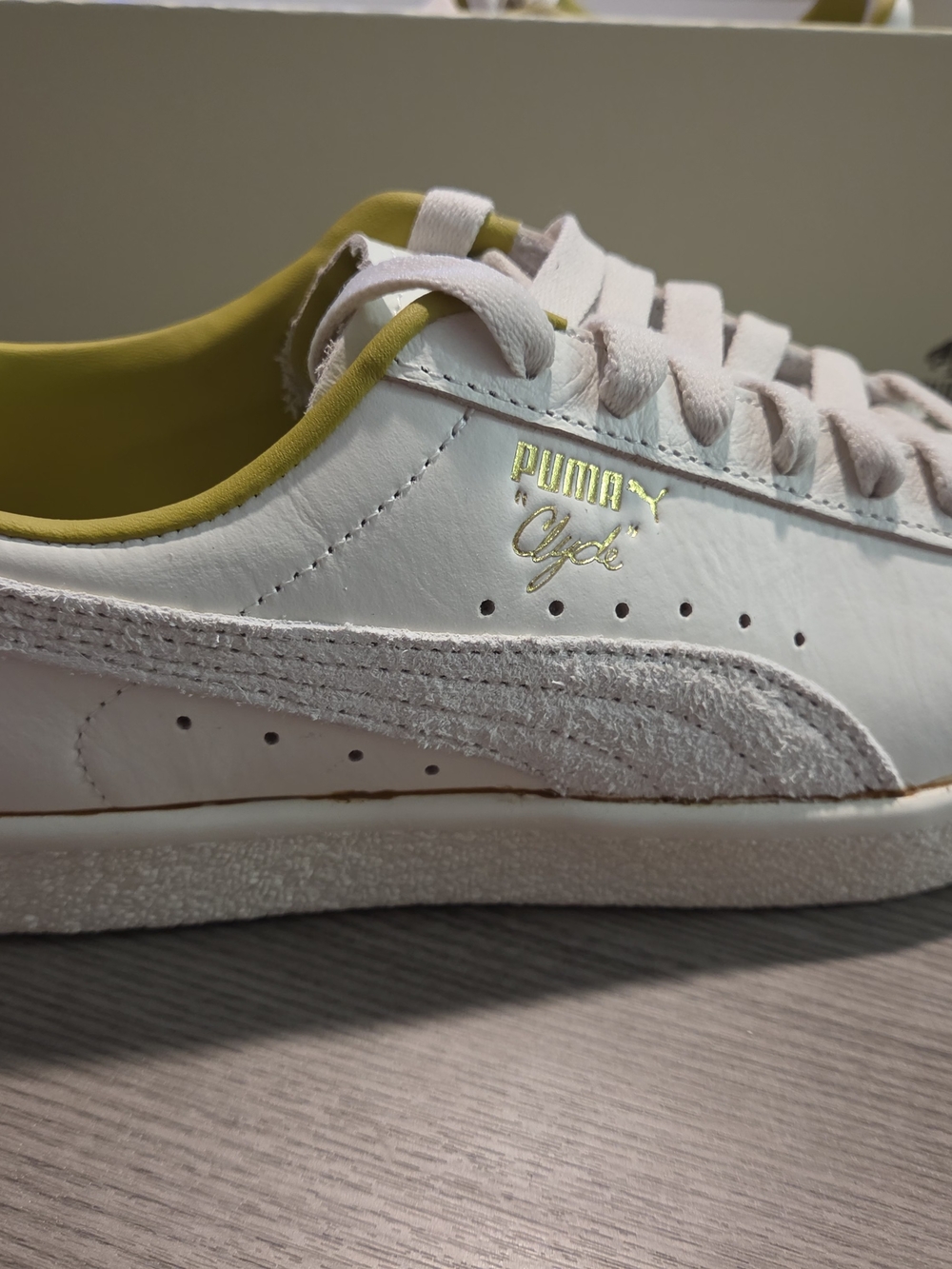 PUMA Clyde men's White & Yellow Low-Top Sneaker